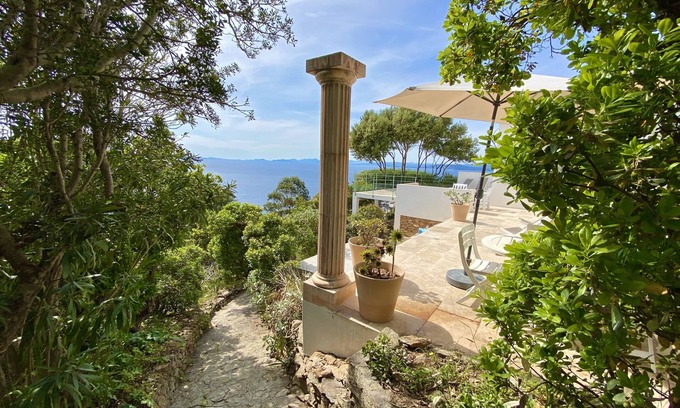 Ile du Levant House | Budeiya - House with panoramic sea views