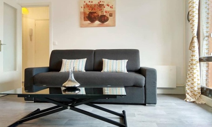 Saint-Denis Apartment | Budget apart with parking and balcony