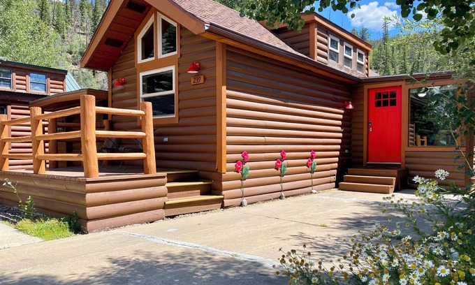 Breckenridge Ski Chalet | Budget Bungalow on the Swan River