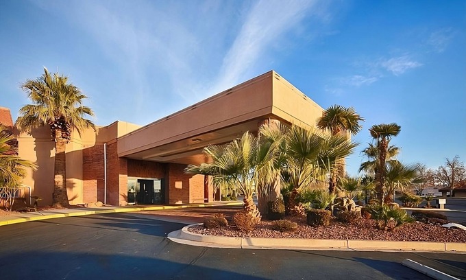 St. George Resort | Budget Friendly Accommodations at Red Lion Hotel St. George! Pool, Parking, Gym