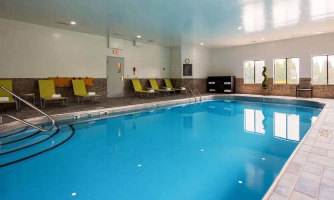 Blaine House | Budget-Friendly Comfort, Free Breakfast & Parking, Near Ohio Valley Mall
