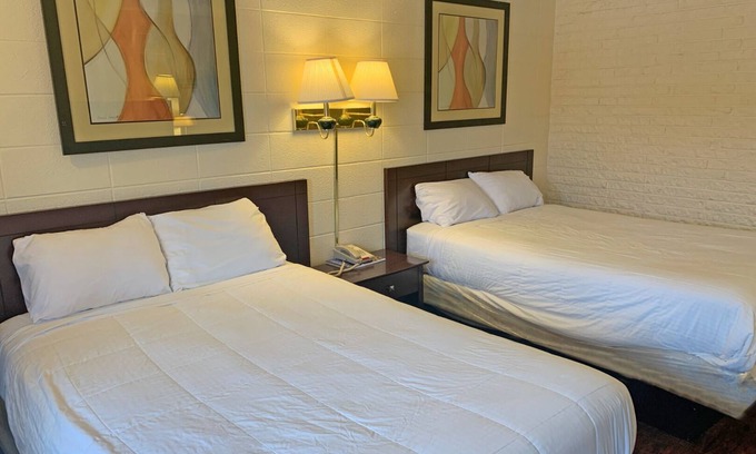 Grissom - Highland Hotel | Budget-Friendly Stay near Virginia Tech University with Free Parking