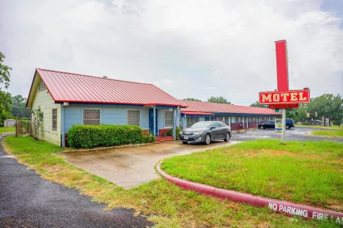 Palestine Hotel | Budget Inn By OYO Palestine TX Hwy 79