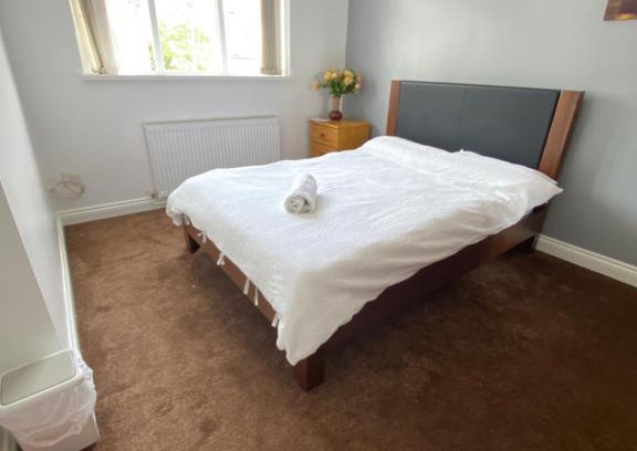 Seisdon House | budget private rooms close to city centre and airport
