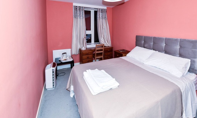Belsize House | Budget Room in London's Swiss Cottage