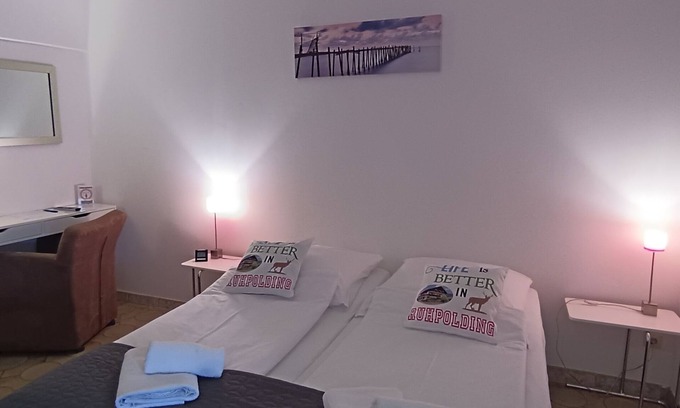 Ruhpolding Apartment | Budget room on the first floor with separate private bathroom (max. 3 people) Room size 22 m²