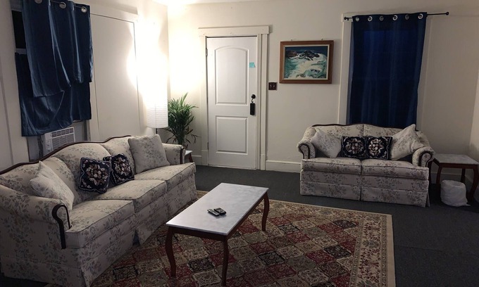 Charlton Heights House | Budget Spacious townhome with Gigabit Internet
