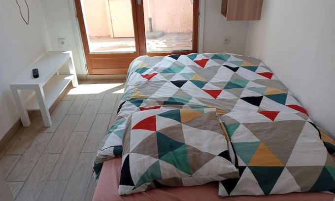 La Crau Apartment | BudgetBnb studette a la moutonne