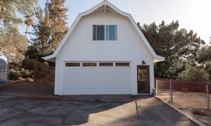 Vista House | Buena Vista Barn Modern, Clean & Quiet