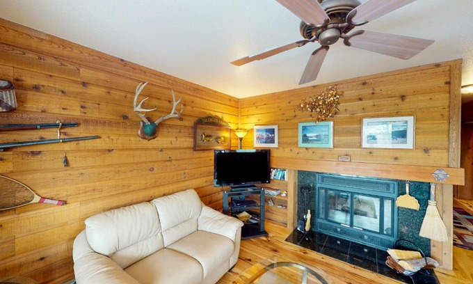 Elkhorn Village Apartment | Buffalo Charmer