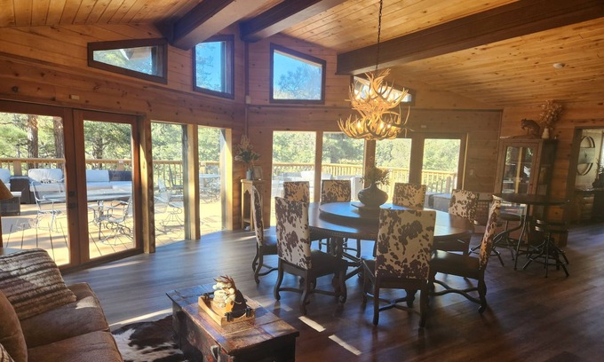 Ruidoso Cabin | Buffalo Lodge, a luxury cabin in the tall lines. Minutes from downtown Ruidoso