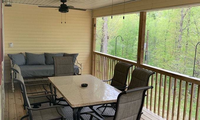 Jasper House | Buffalo River Getaway! Cozy home outside of Jasper. Floating and hiking near by!