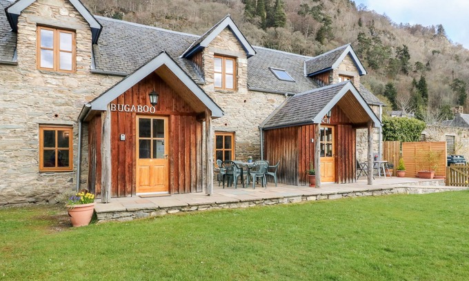 Weem Cottage | BUGABOO COTTAGE, pet friendly, with a garden in Aberfeldy