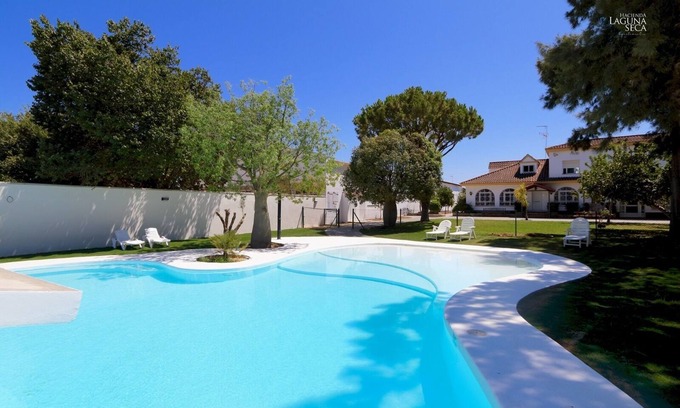 Puerto Real Apartment | Buganvilla Apartment with Shared Pool