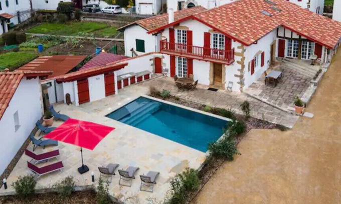 Espelette House | Built 1610, Renovated 2022 Stroll to Town Pool Parking