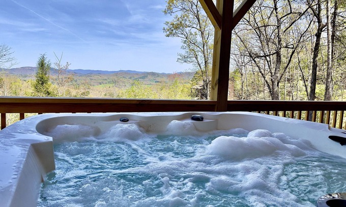 Brasstown Cabin | Built in 2022 includes hot tub, fire pit, ping pong & views in NC Mountains!