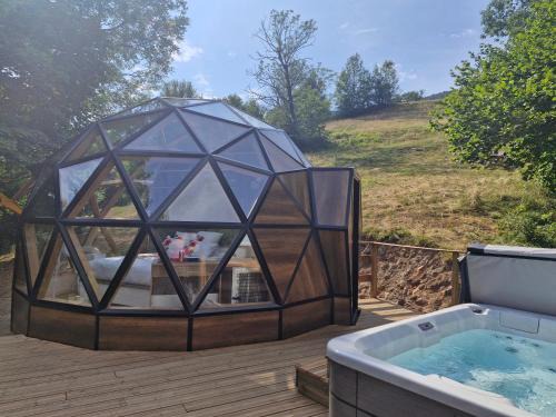 Mandailles-Saint-Julien Cabin | Bulle de printemps
