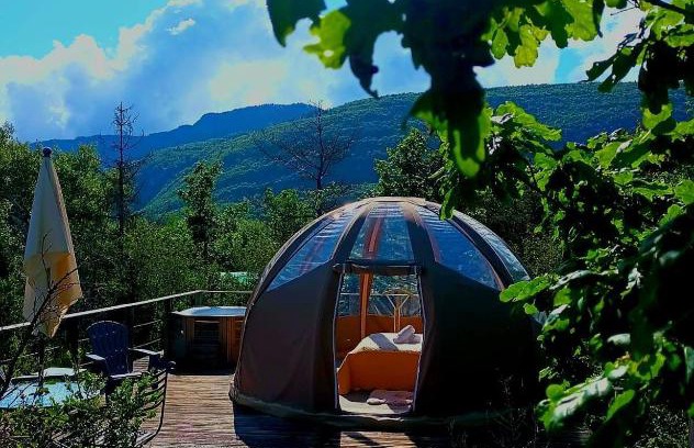 Champfromier Other | Bulle en bois sous les étoiles