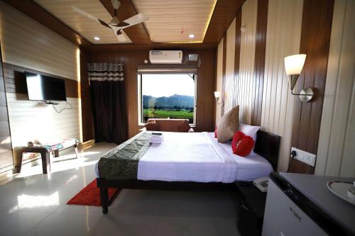 Nivari Hotel | Bundeli Farm Resort & Banquet Orchha