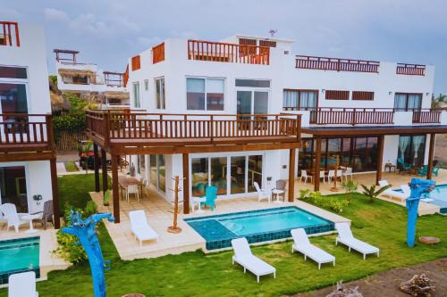 Chisec House | BungaLoose Casa Jaws Oceanfront
