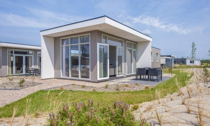 Municipality of Hellevoetsluis House | Bungalow ∙ 2 bedrooms ∙ 4 guests
