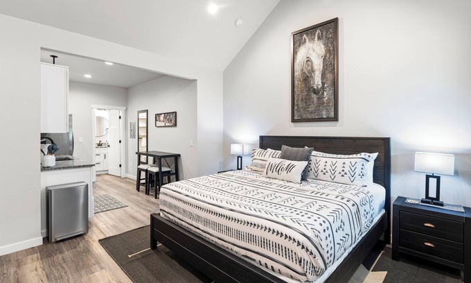 Dennis House | Bungalow 2 @ Barndo Bungalows