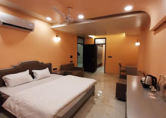 Malviya Nagar House | Bungalow 29 - Near World Trade Park