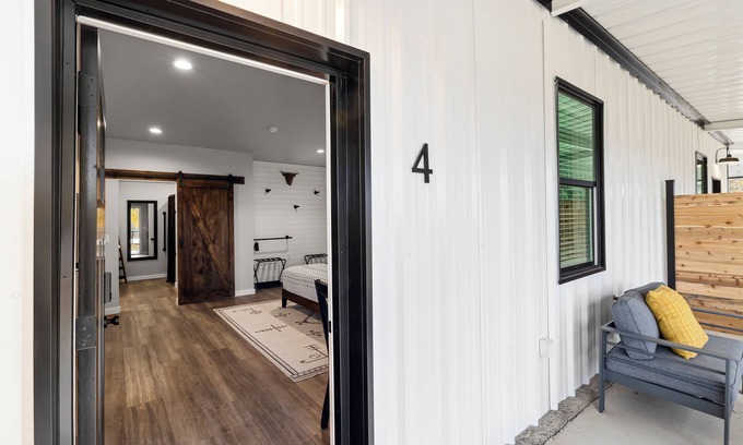 Dennis House | Bungalow 4 @ Barndo Bungalows