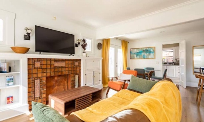 Sierra Madre House | Bungalow Bliss 5 min. To Pasadena or walk to town