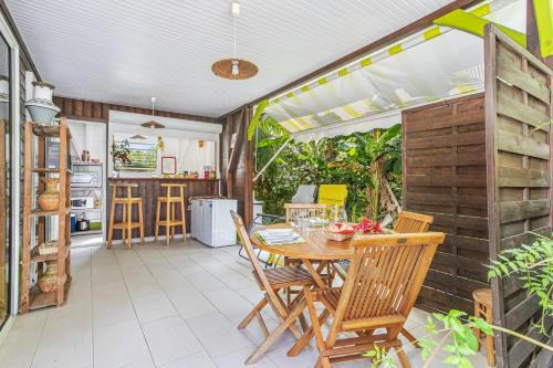 Riviere-Salee House | Bungalow charmant à Rivière-Salée avec terrasse privée