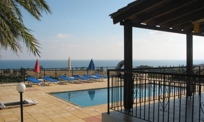 Pegeia House | Bungalow, en-suite,walking distance,Coral Bay , Sea views,Pool, disable friendly