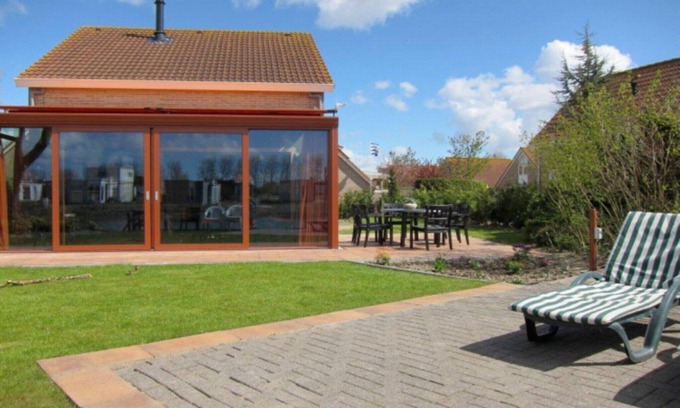 Breskens House | Bungalow in Breskens with Waterfront Jetty