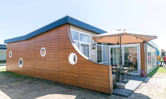 's-Gravenzande House | Bungalow in Netherlands with Garden Terrace