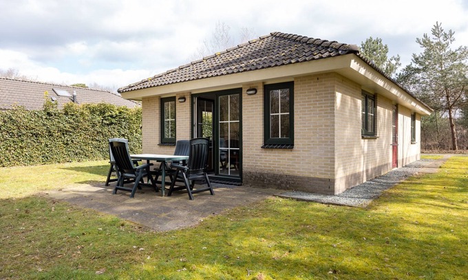 Krachtighuizen House | Bungalow in Veluwe with Infrared Sauna