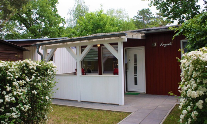 Muritz House | Bungalow "Morgenrot", 250m to the Müritz + boat mooring