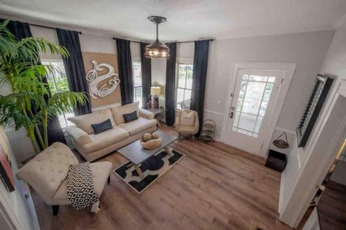 Bayshore Beautiful House | Bungalow on the Bay scenic views Mins 2 downtown