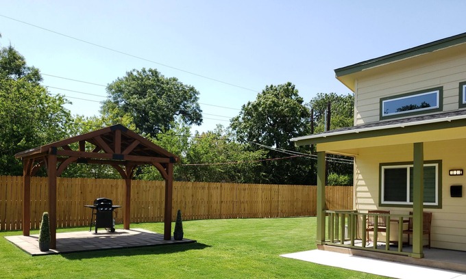 Abilene House | Bungalow's on Palm! Great Central Location for Expo/Civic Center/Wedding Events!