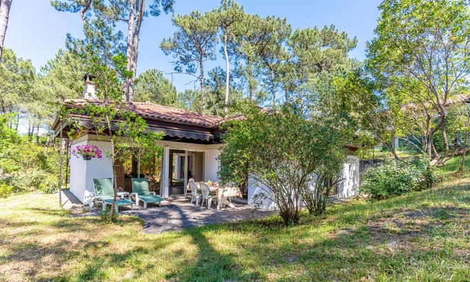 Biscarrosse House | Bungalow sous les pins près du Lac