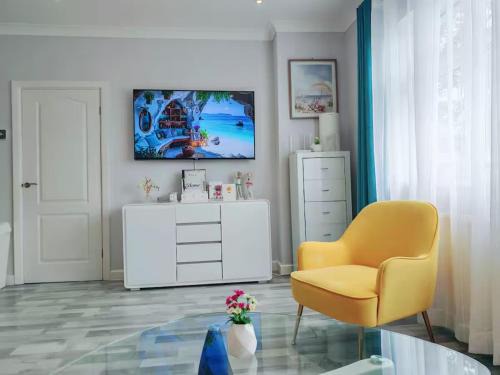 Port Talbot House | Bungalow Step Free Access - Close To The Beach