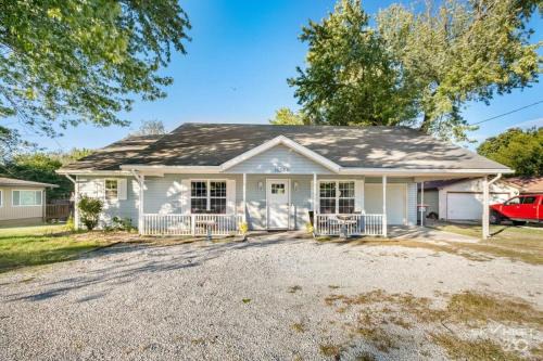 Beaver Shores House | Bungalow Villa at Beaver Lake