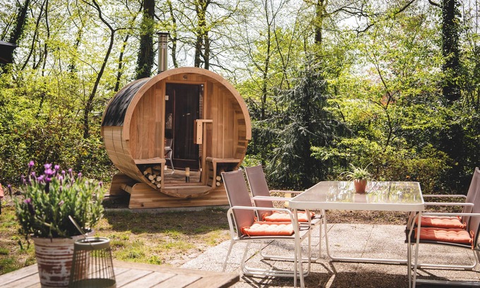 Rekem House | Bungalow with private outdoor sauna and stove