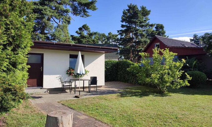 Fuhlendorf House | Bungalow with terrace and garden