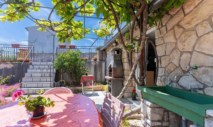 Cres House | Bungalow with terrace and air conditioning