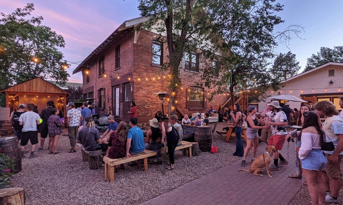 Bend Hostel | Bunk+Brew Historic Lucas House - Hostel