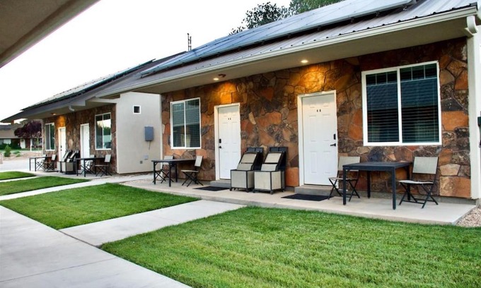 La Verkin House | Bunkhouse 5B With Shady Porch