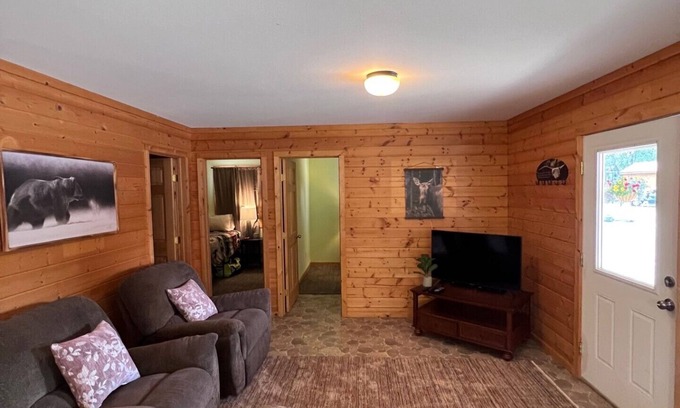 Cooper Landing Cabin | Bunkhouse - Cozy family cabin at Eagle Landing Resort