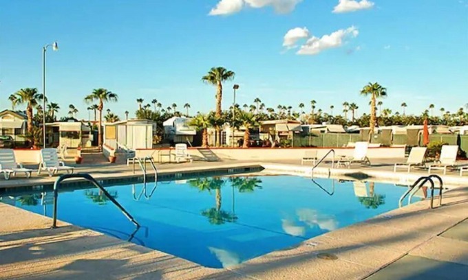 Yuma House | Bunkhouse Resort - 2 pools, 55+