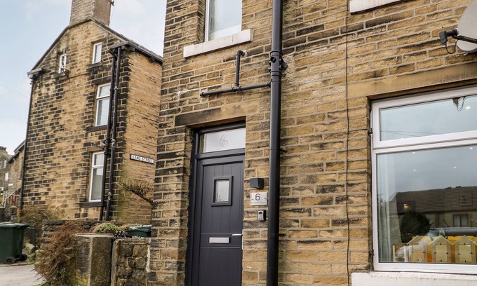Haworth Cottage | BUNNY RABBIT COTTAGE, family friendly, with a garden in Haworth