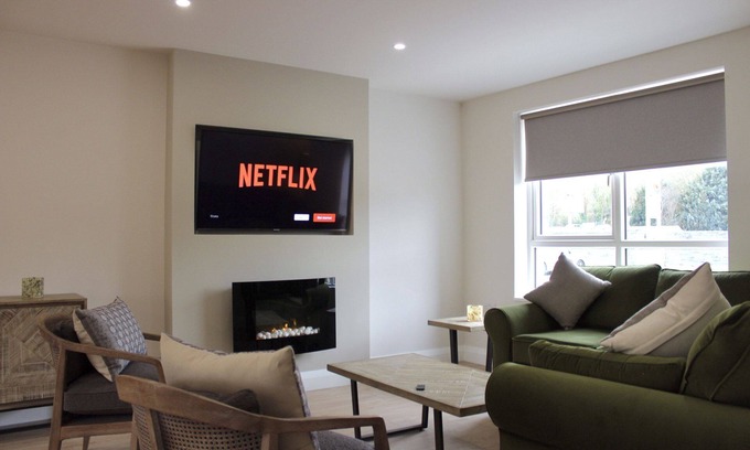 Bunratty House | Bunratty Town House No 1 - sleeps 8 guests in 4 bedrooms