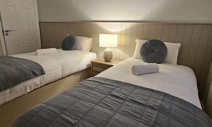 Bunratty Apartment | Bunratty West 4028 - a two story that sleeps 6 guests in 3 bedrooms